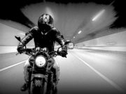 Comment bien choisir son casque de moto électrique en ligne ?