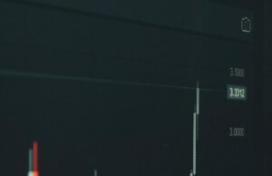 Pourquoi dit-on que le cuivre est un baromètre de l’économie Stock market graph shows fluctuating trends.