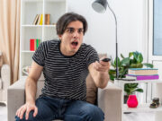 Décalage son et image sur TV Samsung : que faire ? Décalage son tv