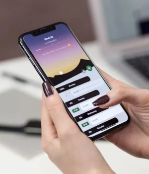 Développement d’applications mobiles sur mesure : pourquoi les entreprises françaises font appel à des agences spécialisées applications