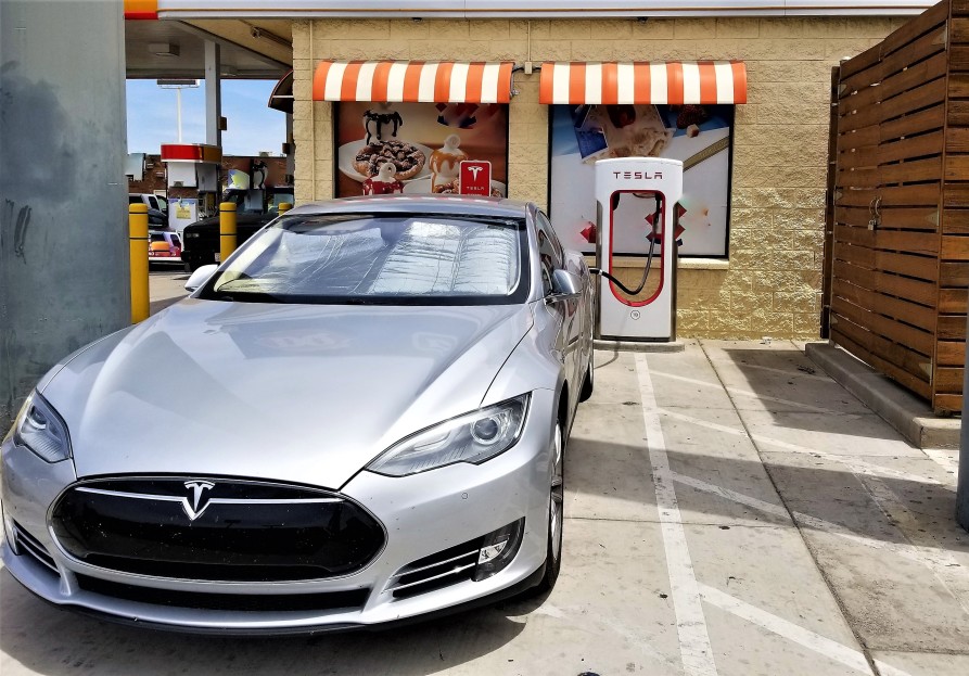 certificat de conformité pour une voiture électrique Tesla