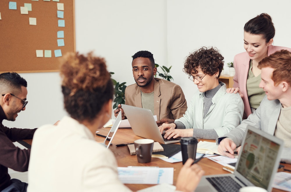communiquer avec les équipes au sein d'une startup