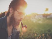 E-pipe : Comment fonctionne une pipe électronique ? homme avec une pipe