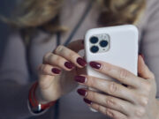 Protéger son iPhone avec une coque, pourquoi c’est important ? iPhone avec une coque