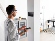 Comment évaluer la réputation et l’expérience d’un installateur d’alarme pour votre maison installateur d'alarme