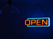 L’enseigne lumineuse est un puissant levier de communication L'enseigne lumineuse est un puissant levier de communication