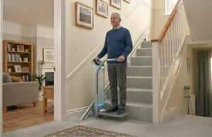 Le monte escalier debout, une réponse pour les escaliers exigus monte escalier debout