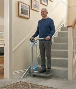 Le monte escalier debout, une réponse pour les escaliers exigus monte escalier debout