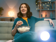 Mini vidéoprojecteur : un projecteur miniature pour regarder un film n’importe où projecteur miniature