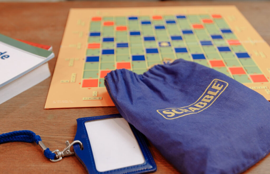 Jouez au scrabble en français gratuitement en ligne contre l