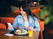 Se restaurer à Paris, une sélection d’applications mobiles populaires ou innovantes se restaurer paris