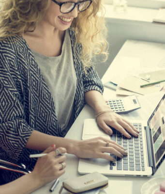 Tous les coups sont bons : le site Shein, bouc émissaire d’une rivalité économique mondiale site Shein