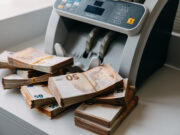 Comment les entreprises principalement axées sur les transactions en espèces peuvent-elles éviter efficacement de recevoir de faux billets ? transactions en espèces